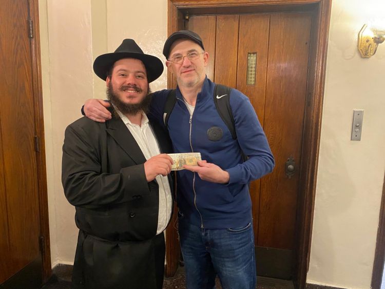 בגיל 46: עשה ברית וקיבל דולר